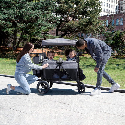 Premium 4-wheel stroller with adjustable push/pull handle, removable canopy and flat folding function, convertible seat